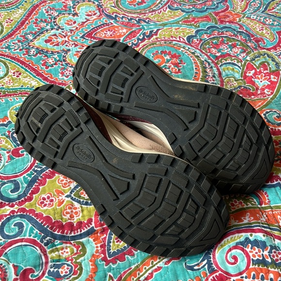 Size 7.5 Dr. Scholl’s Know Better Trail Shoe Dusty Pink Maroon NWOT - Picture 3 of 5